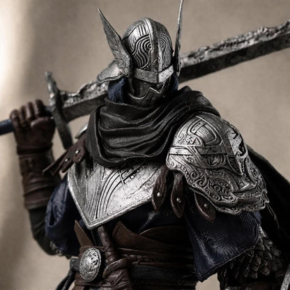 Greatsword Knight Display Statue — 24 cm